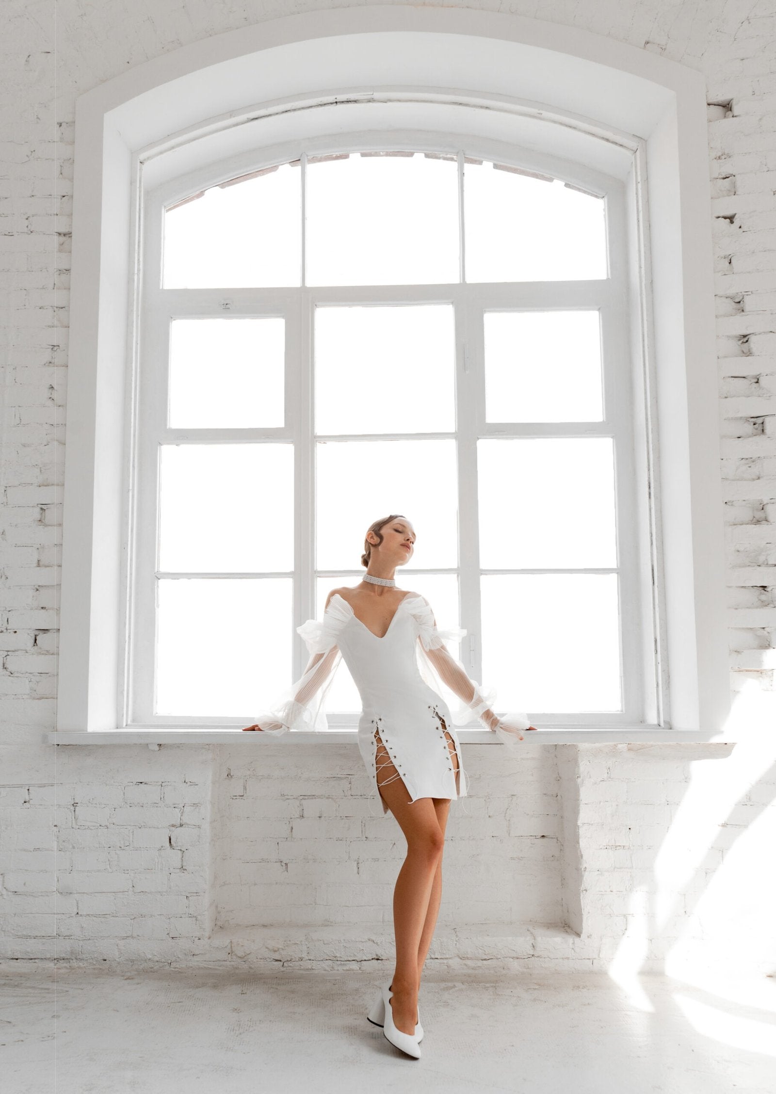 swan mini dress White Swan Slit Short Sleeve Backless Removable Satin Bow Mini Dress