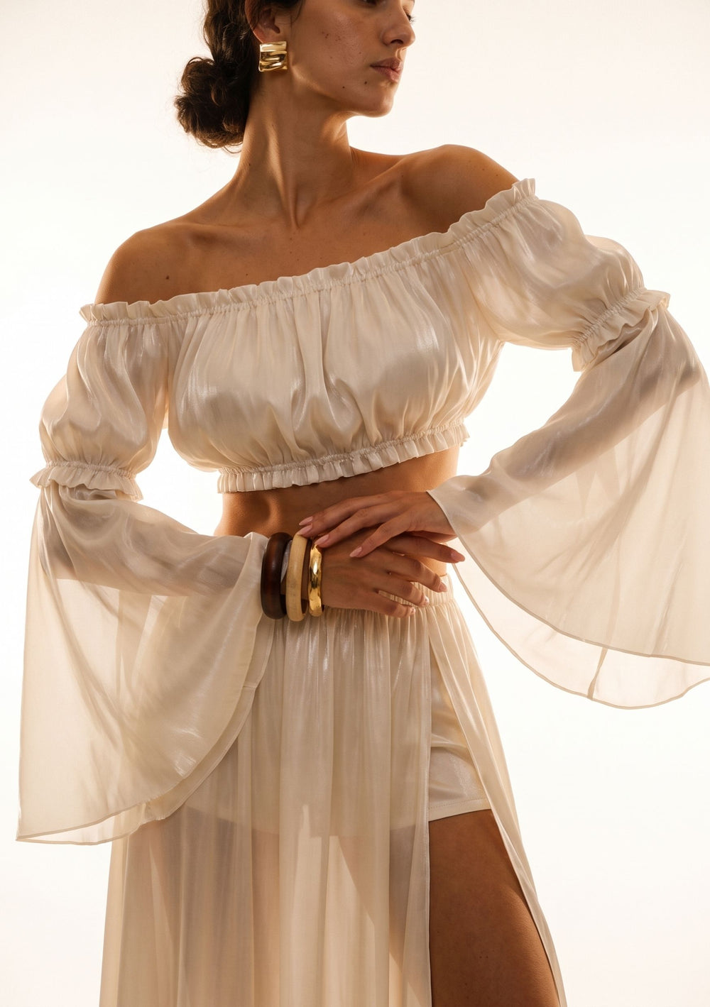 Sirocco cream satin-chiffon detachable sleeves worn with the Sirocco set, front view